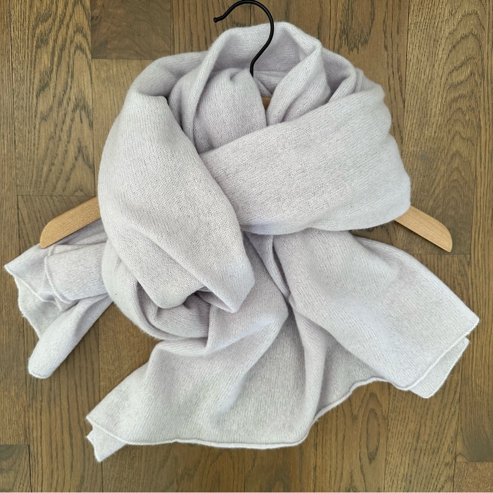 White + Warren 100% Cashmere Travel Wrap Scarf in Pale Lavender 81" x 36" - Picture 2 of 8